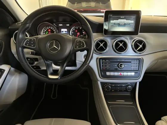 MERCEDES-BENZ GLA 200 1.6 CGI FLEX ADVANCE 7G-DCT