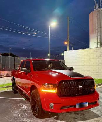 RAM-1500-5.7 V8 GASOLINA LIMITED NIGHT EDITION CD 4X4 AUTOMÁTICO RAM-1500-2023