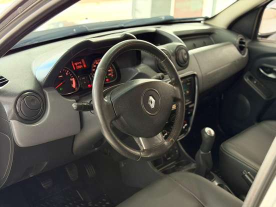 RENAULT-DUSTER-2014