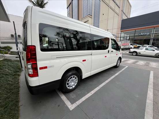 TOYOTA-HIACE-2.8 D-4D TURBO DIESEL MINIBUS 15+1 DX AUTOMÁTICO TOYOTA-HIACE-2024