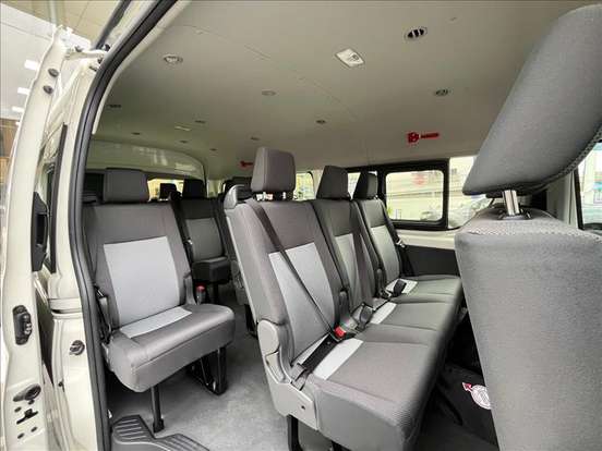 TOYOTA-HIACE-2.8 D-4D TURBO DIESEL MINIBUS 15+1 DX AUTOMÁTICO TOYOTA-HIACE-2024