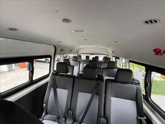 TOYOTA-HIACE-2.8 D-4D TURBO DIESEL MINIBUS 15+1 DX AUTOMÁTICO TOYOTA-HIACE-2024
