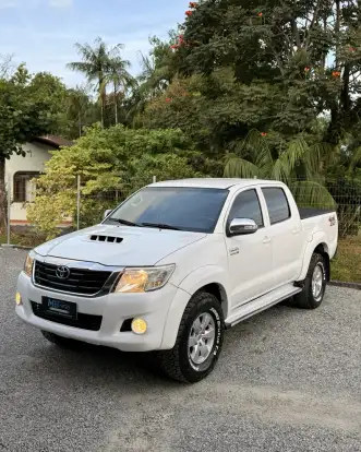 TOYOTA-HILUX-2014