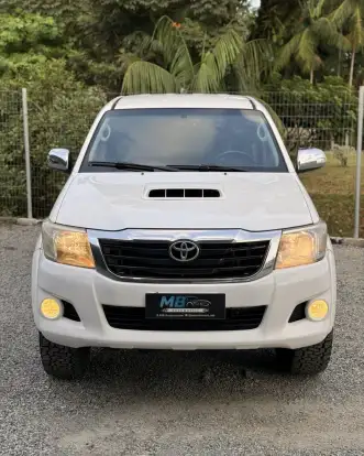 TOYOTA-HILUX-2014