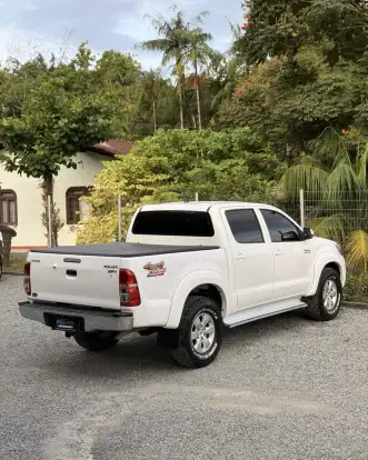 TOYOTA-HILUX-2014