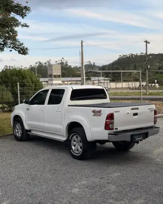 TOYOTA-HILUX-2014