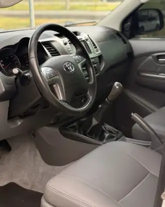 TOYOTA-HILUX-2014