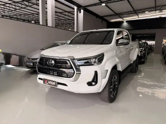 TOYOTA HILUX 2.8 D-4D TURBO DIESEL CD SRX PLUS 4X4 AUTOMÁTICO