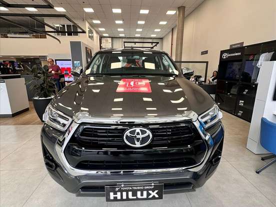 TOYOTA-HILUX-2.8 D-4D TURBO DIESEL CD SRV 4X4 AUTOMÁTICO TOYOTA-HILUX-2025
