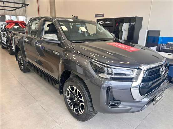 TOYOTA-HILUX-2.8 D-4D TURBO DIESEL CD SRV 4X4 AUTOMÁTICO TOYOTA-HILUX-2025