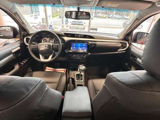 TOYOTA-HILUX-2.8 D-4D TURBO DIESEL CD SRV 4X4 AUTOMÁTICO TOYOTA-HILUX-2025