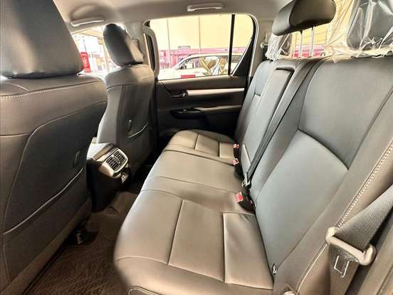 TOYOTA-HILUX-2.8 D-4D TURBO DIESEL CD SRV 4X4 AUTOMÁTICO TOYOTA-HILUX-2025