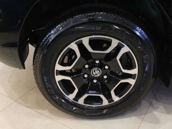 TOYOTA-HILUX-2.8 D-4D TURBO DIESEL CD SRX 4X4 AUTOMÁTICO TOYOTA-HILUX-2026