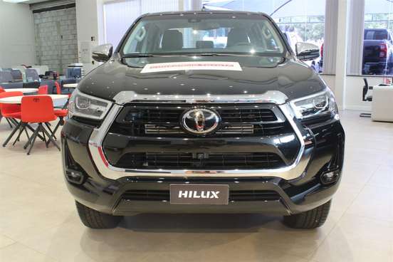 TOYOTA-HILUX-2.8 D-4D TURBO DIESEL CD SRX 4X4 AUTOMÁTICO TOYOTA-HILUX-2026