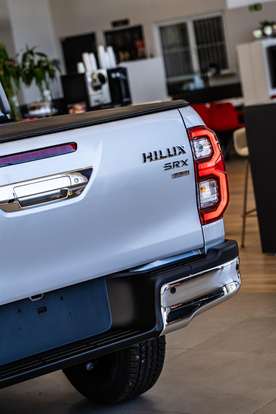 TOYOTA-HILUX-2.8 D-4D TURBO DIESEL CD SRX PLUS 4X4 AUTOMÁTICO TOYOTA-HILUX-2026