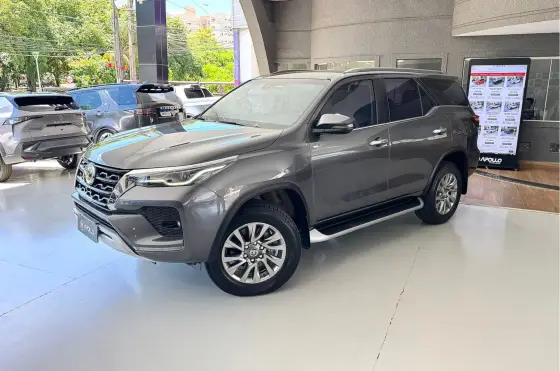 TOYOTA HILUX SW4 2.8 D-4D TURBO DIESEL SRX 7L 4X4 AUTOMÁTICO