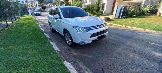 MITSUBISHI-OUTLANDER-2015
