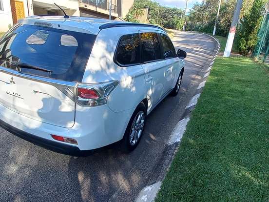 MITSUBISHI-OUTLANDER-2.0 16V GASOLINA 4P AUTOMÁTICO MITSUBISHI-OUTLANDER-2015