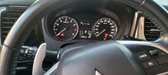 MITSUBISHI-OUTLANDER-2015