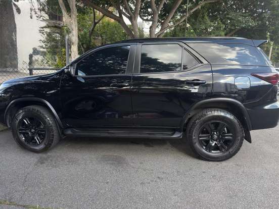 TOYOTA-HILUX SW4-2.7 SRV 7 LUGARES 4X2 16V FLEX 4P AUTOMÁTICO TOYOTA-HILUX SW4-2018