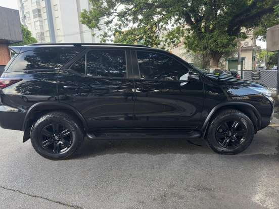 TOYOTA-HILUX SW4-2018