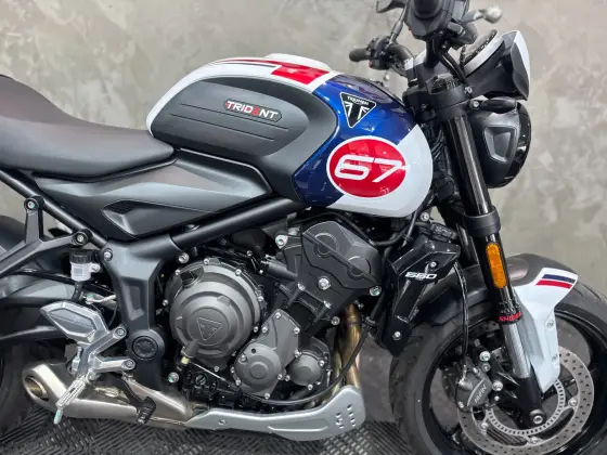 TRIUMPH TRIDENT 660 TRIPLE TRIBUTE EDITION 