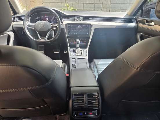 VOLKSWAGEN-PASSAT-2019