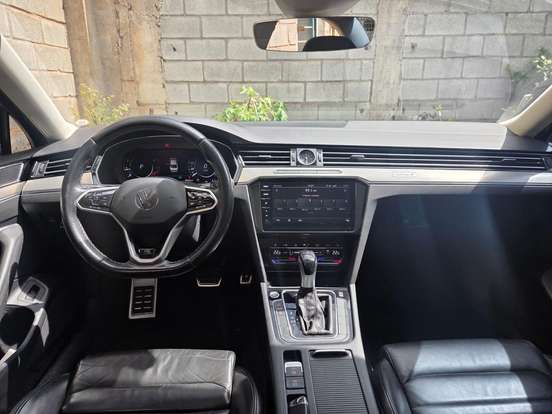 VOLKSWAGEN-PASSAT-2019