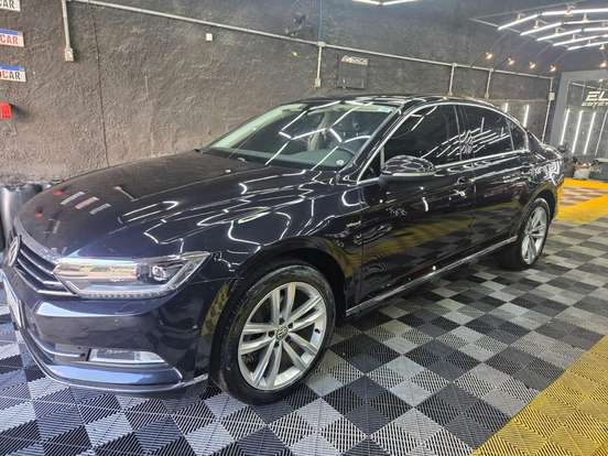 VOLKSWAGEN-PASSAT-2019