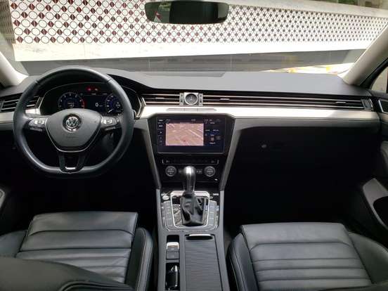 VOLKSWAGEN-PASSAT-2018