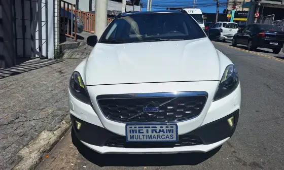 VOLVO V40 2.0 T5 CROSS COUNTRY AWD TURBO GASOLINA 4P AUTOMÁTICO