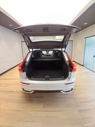 VOLVO-XC60-2024