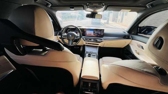 BMW-320i-2022