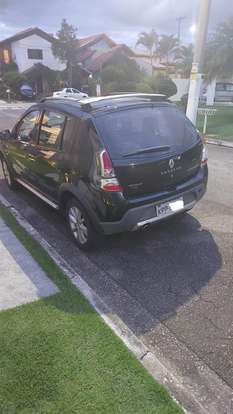 RENAULT-SANDERO-2013