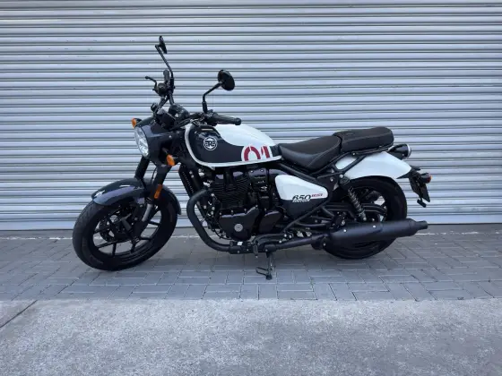 ROYAL ENFIELD SHOTGUN 650 STENCIL WHITE 