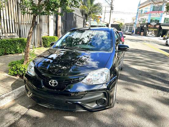 TOYOTA-ETIOS-1.5 X PLUS SEDAN 16V FLEX 4P AUTOMÁTICO TOYOTA-ETIOS-2018