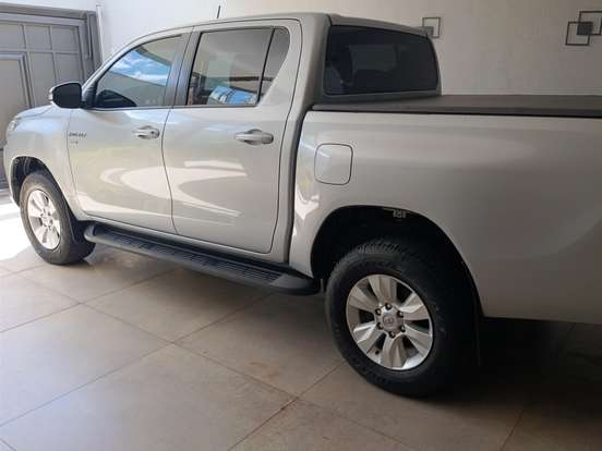 TOYOTA-HILUX-2.7 SRV 4X2 CD 16V FLEX 4P AUTOMÁTICO TOYOTA-HILUX-2017