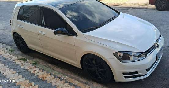 VOLKSWAGEN-GOLF-2015