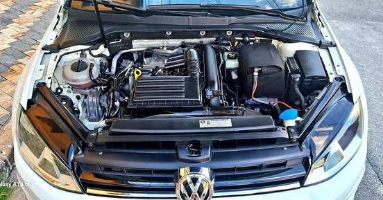 VOLKSWAGEN-GOLF-2015