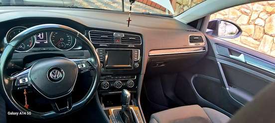 VOLKSWAGEN-GOLF-2015