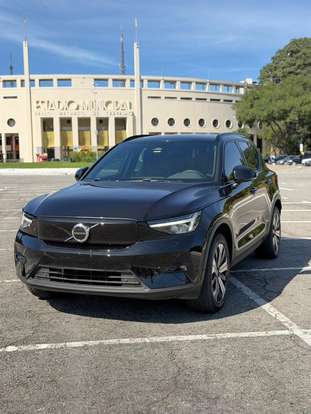 VOLVO-XC40-2022