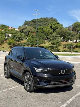 VOLVO-XC40-2022