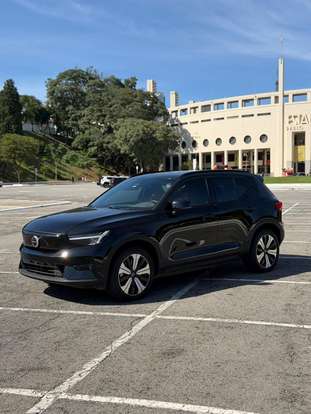 VOLVO-XC40-2022