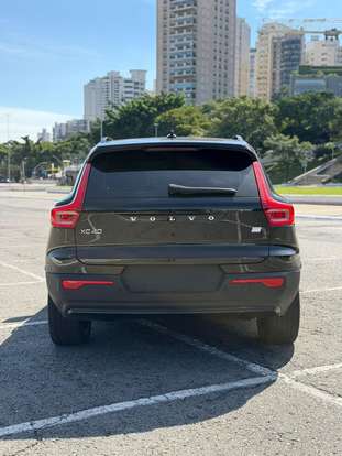 VOLVO-XC40-2022