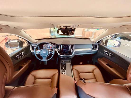 VOLVO-XC60-2020
