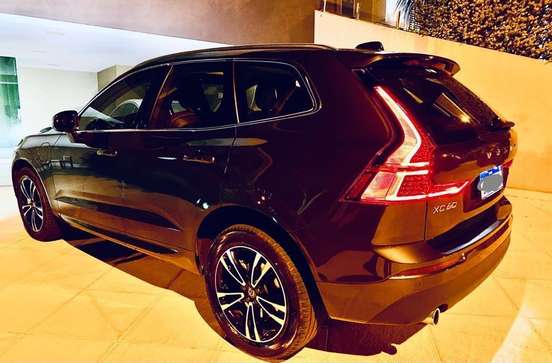 VOLVO-XC60-2020