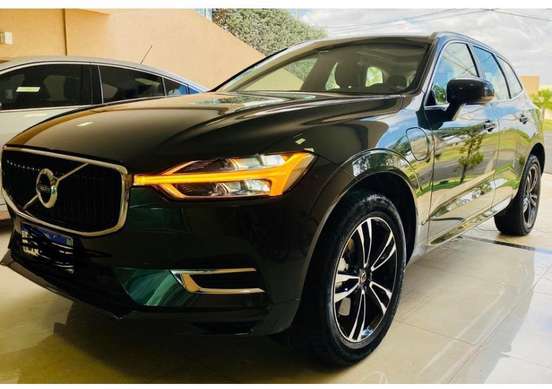 VOLVO-XC60-2020