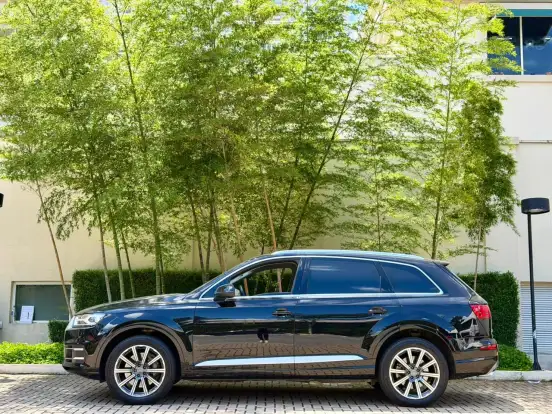 AUDI-Q7-2017
