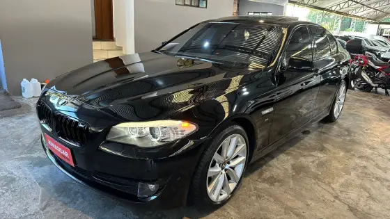 BMW 550i 4.4 SEDAN V8 32V GASOLINA 4P AUTOMÁTICO BMW 550i 4.4 SEDAN V8 32V GASOLINA 4P AUTOMÁTICO
