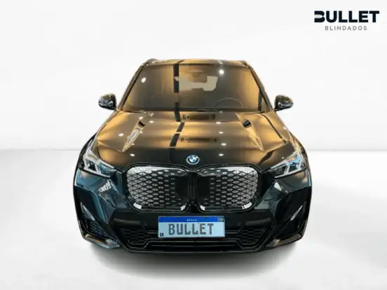 BMW-iX1-2025